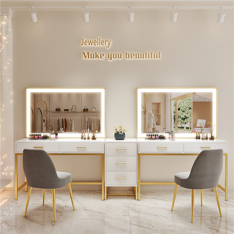 Nail art makeup artist studio  - Beauty And Makeup Studio 评论和价格