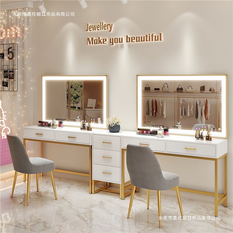 Nail art makeup artist studio  - Beauty And Makeup Studio 评论和价格