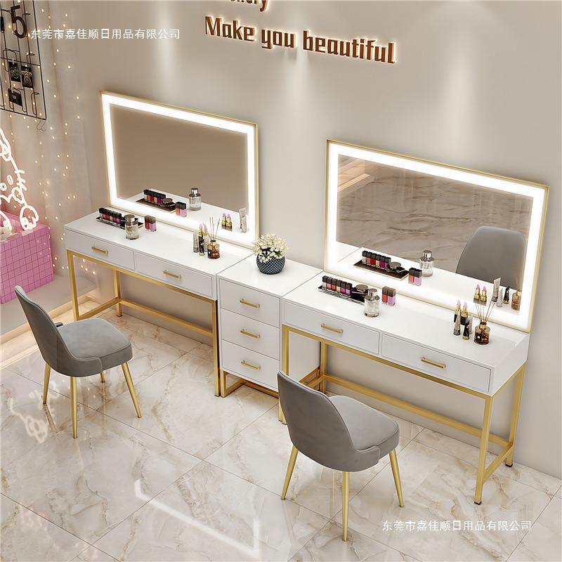 Nail art makeup artist studio  - Beauty And Makeup Studio 评论和价格